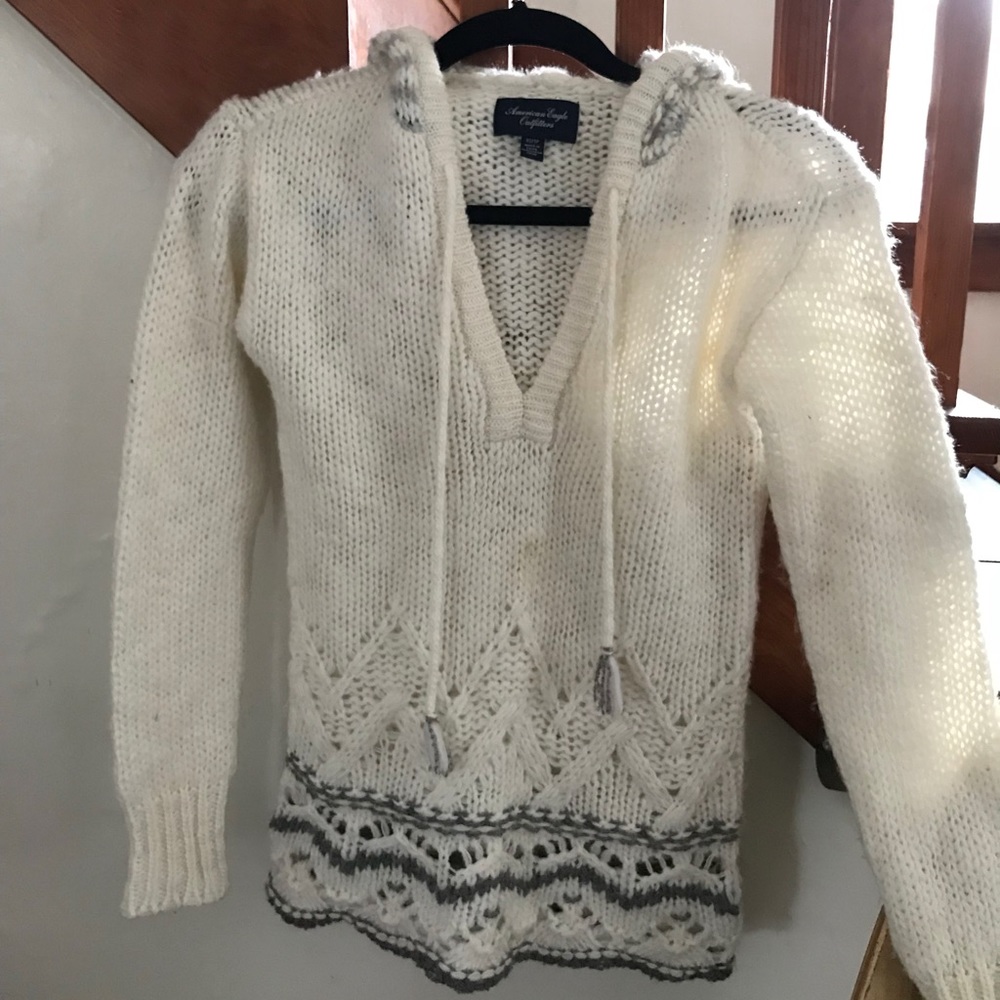 American Eagle sweater